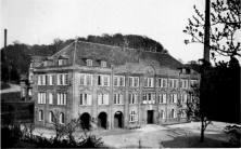 Krümmeler Verwaltungsgebäude nach seiner Fertigstellung 1924; dahinter die Direktorenvilla (Foto: Archiv Karl Gruber)