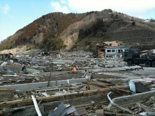 Onagawa: Von der Innenstadt sind nur wenige Reste geblieben. (C) Hidefumi Suzuki Onagawa: Von der Innenstadt sind nur wenige Reste geblieben. (C) Hidefumi Suzuki