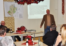 Dr. Schulz trug vielerlei Aspekte des Fracking vor. Links im Bild stellv. Landrat Günther Noß.