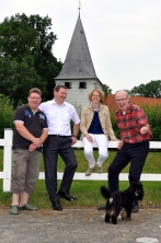 Michael Bornhöft, Dirk Gladiator, Stephanie Pelch und Pastor Gottfried Lungfiel, Kirchwerderscher Kirchturm