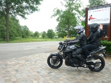 Motorrad, zwei Frauen