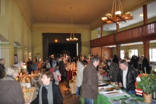 Ochsenwerder Weihnachtsmarkt im Saal von Rieges Gasthof.