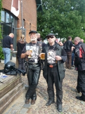 Zusammen um die 150 Jahre alt: Die Biker-»Opas« Arno Gawehn und Klaus Bremer müssen heute nicht mehr fahren.